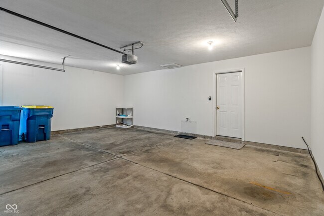 Building Photo - 12735 Edgemont Way