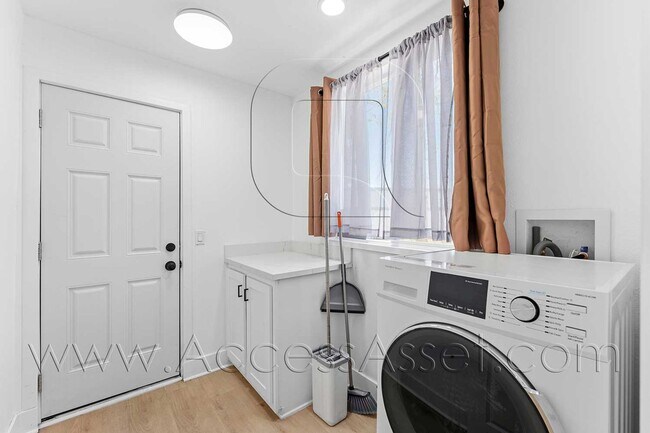 Building Photo - 434 Highland Ave