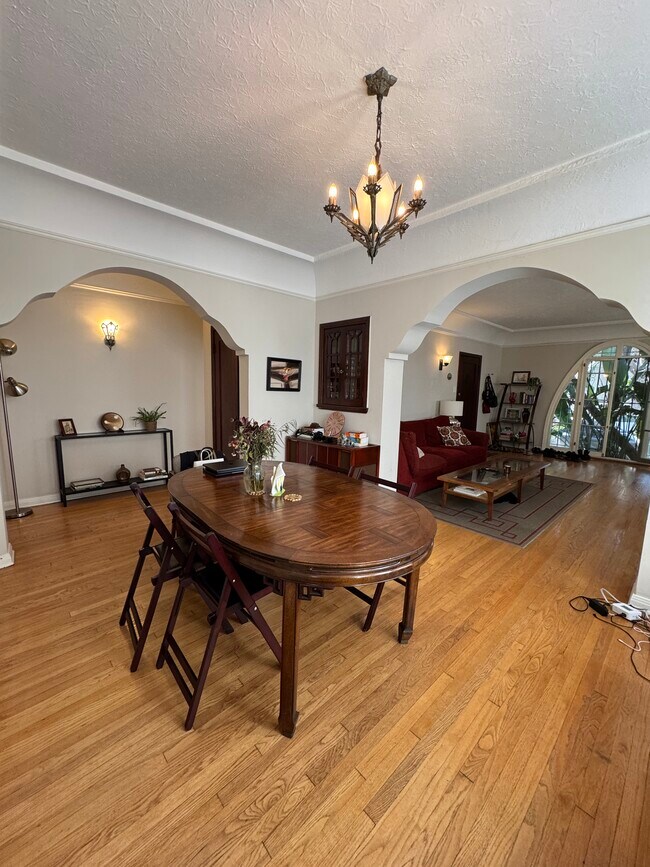 Building Photo - 341 N Curson Ave