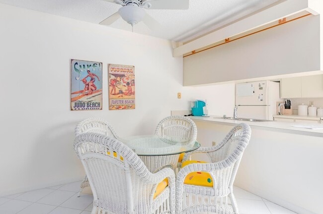 Building Photo - 2410 24th Ct