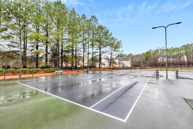 Building Photo - 241 Village Square Dr