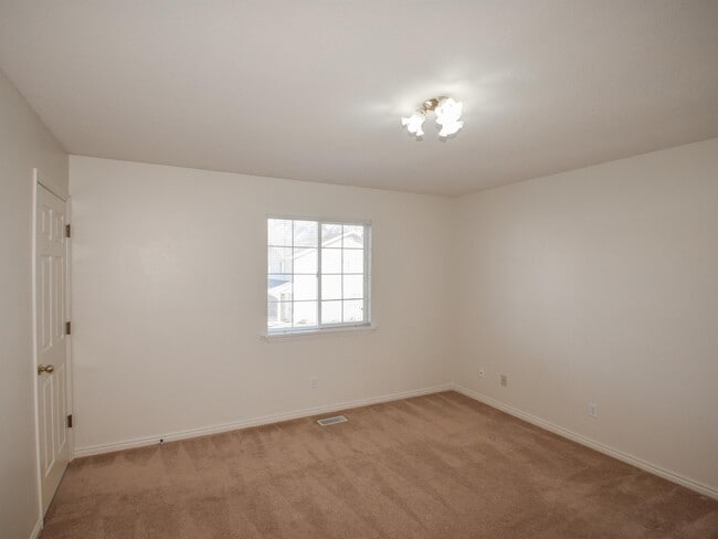 Building Photo - 262 W 1395 S