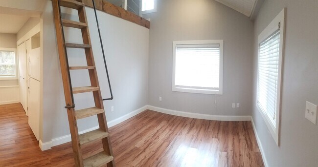 Building Photo - 11 Dana Ave