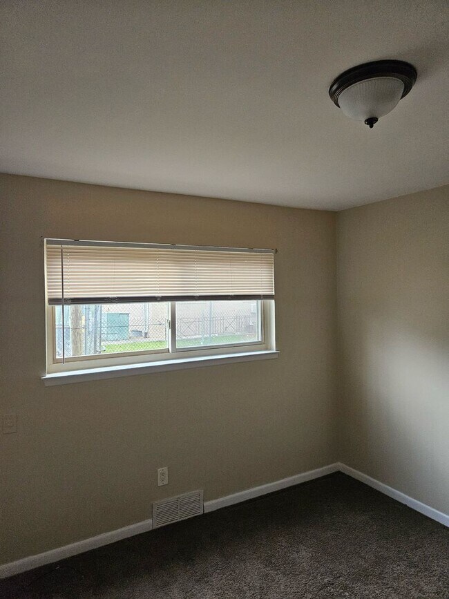 Building Photo - Westside Condo 2 bedroom 1 bath