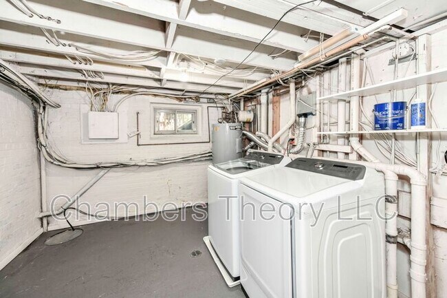 Building Photo - 3057 S Buchanan St