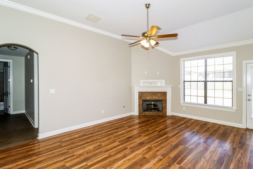Building Photo - 1386 Sawmill Creek Ln