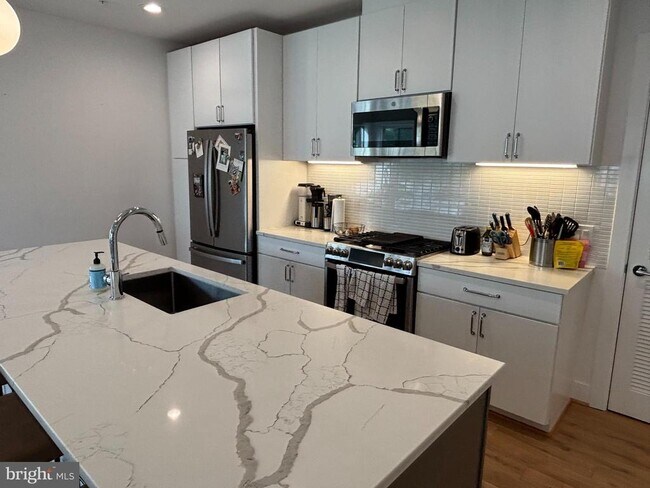 Building Photo - 2234 11th St NW