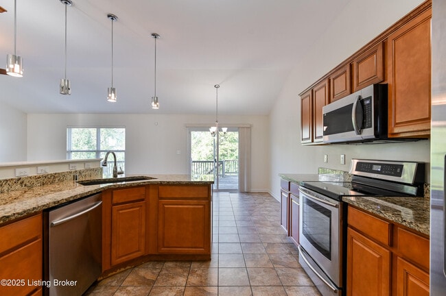 Building Photo - 220 Rockcrest Way