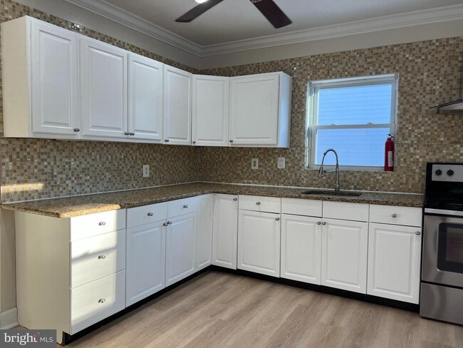 Building Photo - 7925 Ashboro Dr