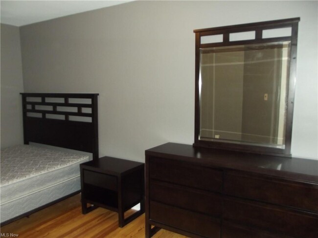 All bedrooms are furnished - 2583 Fairmount Blvd