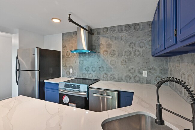 Building Photo - 384 Trenton Ave
