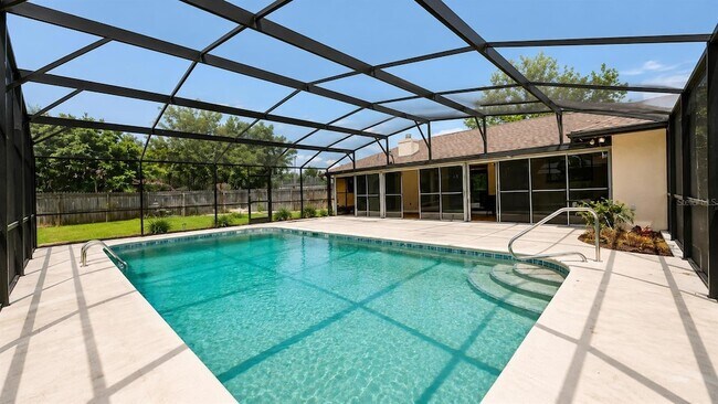 Building Photo - 35025 Raintree Dr