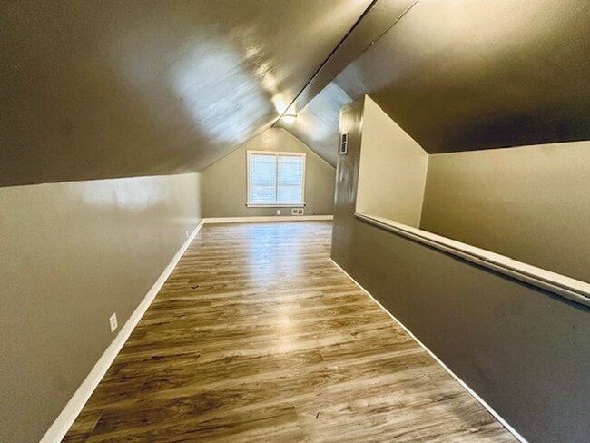 Building Photo - Nicely Updated 3 Bedroom 1 Bath Welcome Se...