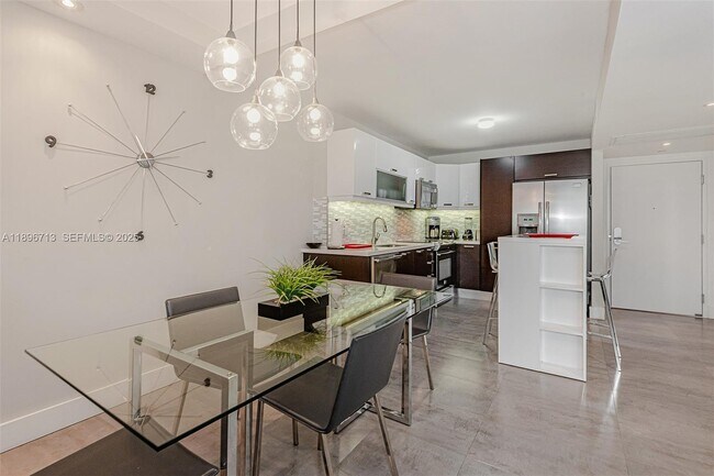 Building Photo - 2301 Collins Ave