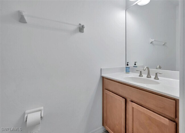 Building Photo - 10824 Alvara Way