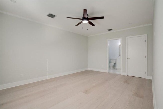 Building Photo - 320 NW 6th Ave