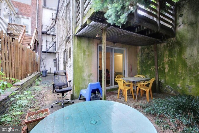 Building Photo - 258 S 9th St