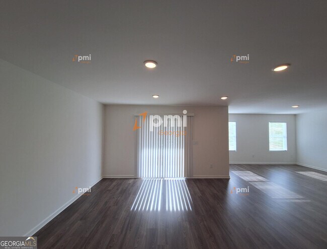 Building Photo - 313 Gazebo Dr