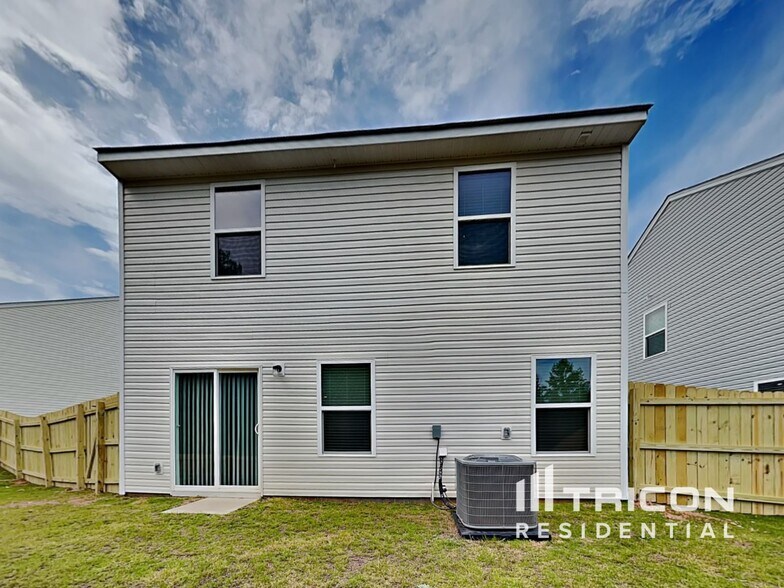Building Photo - 2124 Southlea Dr