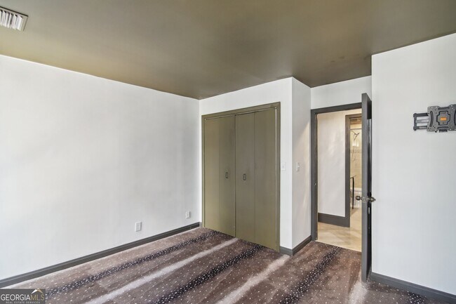 Building Photo - 145 15th St NE
