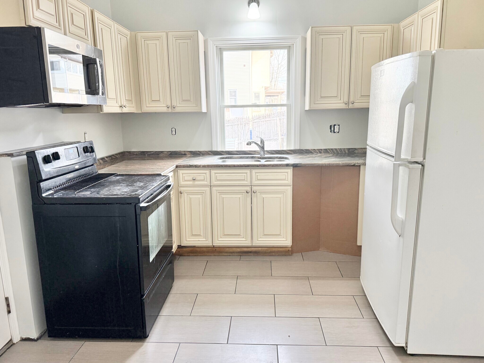 Building Photo - 241 Lowell St