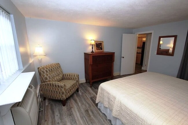 Building Photo - Updated 1 bedroom condo in ideal North Reading / Andover Rte 28 location.