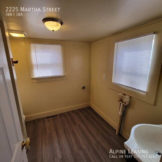 Building Photo - 2225 Martha St