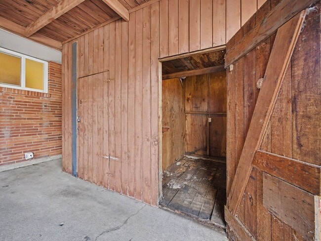 Building Photo - CHASD02