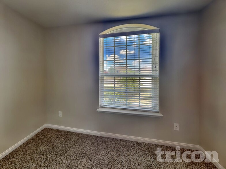 Building Photo - 108 Rushmore Ln