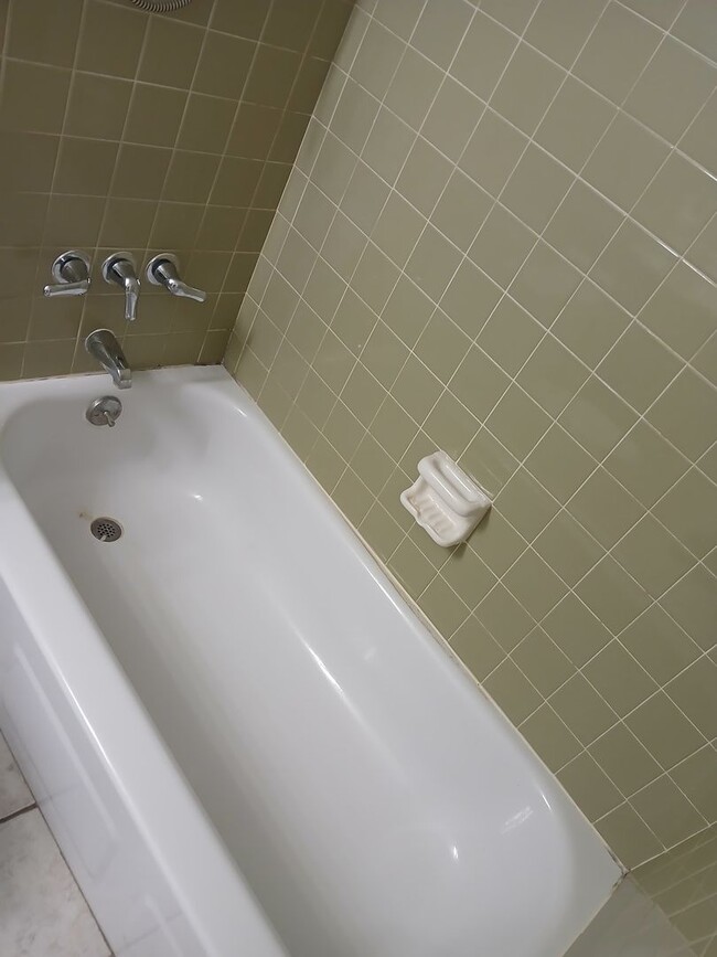 Building Photo - Updated 2 Bed / 2 Bath Home for Rent – Near Downtown New Port Richey