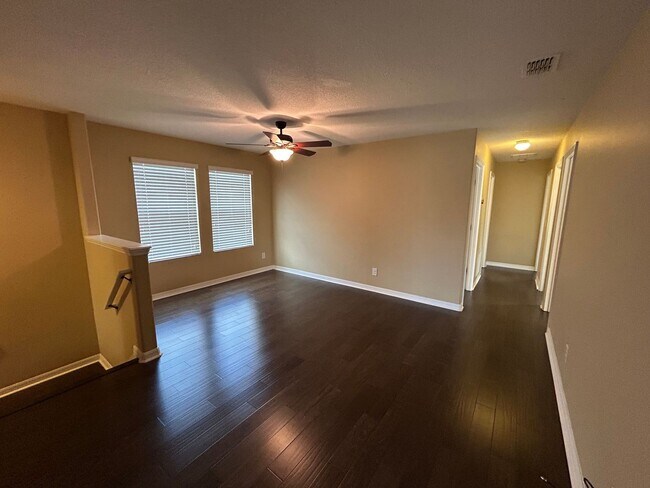 Building Photo - Available Mid May! Spacious 4/2 Single Fam...