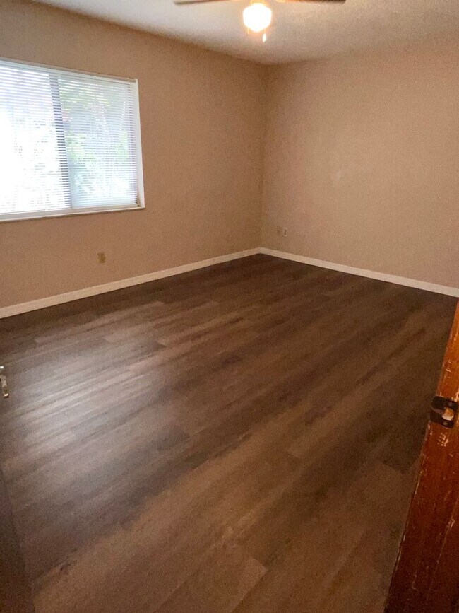 Building Photo - Spacious 3-Bedroom Condo in Quiet South Daytona Community