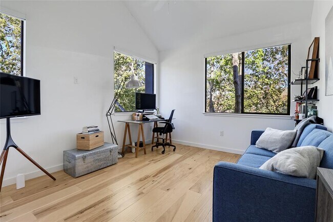 Building Photo - 2709 E 14th St