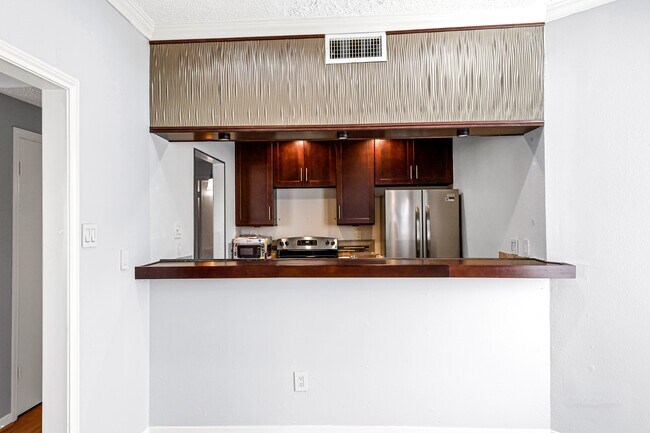 Building Photo - 10137 Waterstone Dr