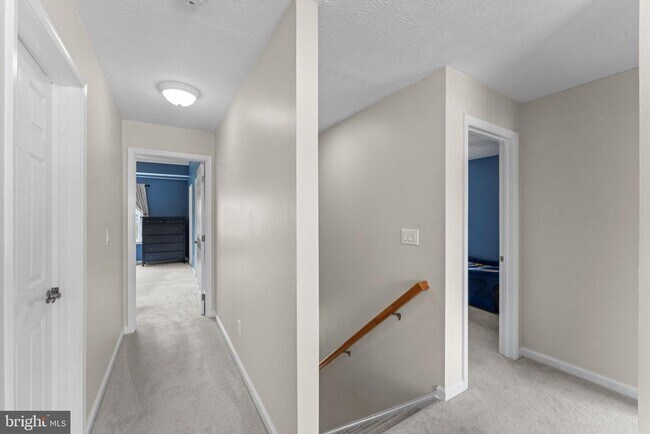 Building Photo - 10 Everglades Ln