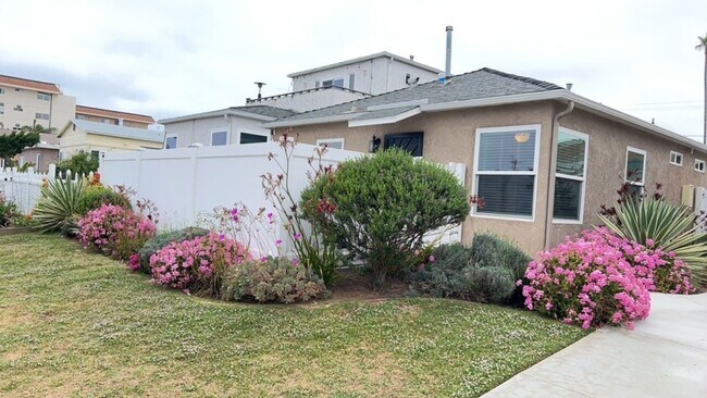 Primary Photo - 1 Block from the Beach! Apartment Home in ...
