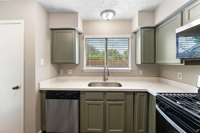 Building Photo - 2327 Rittenmore Dr