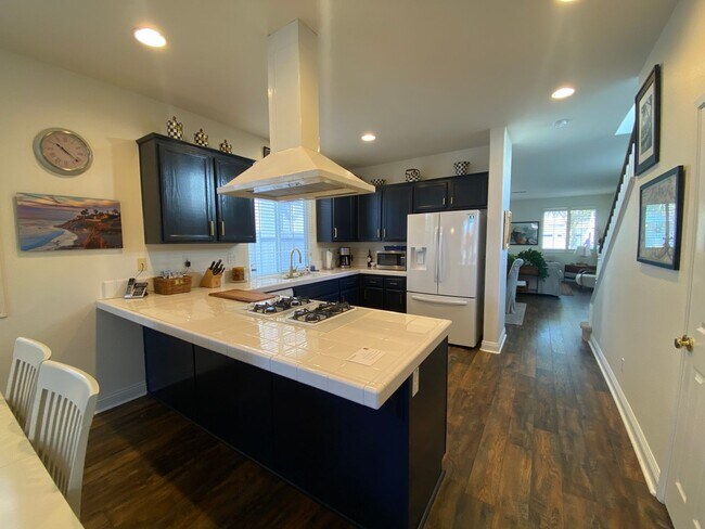 Building Photo - Beautiful 4 Bd/2.5bth within the Poinsettia Cove Community!