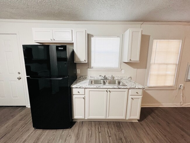 Building Photo - 3993 Lynn St