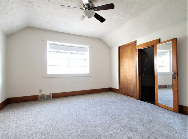 Building Photo - 3 Bedroom / 3 Bathroom Home | Near Downtown and Henry Doorly Zoo