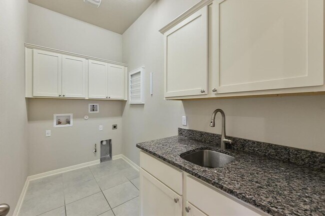 Building Photo - 11903 Deering Pl