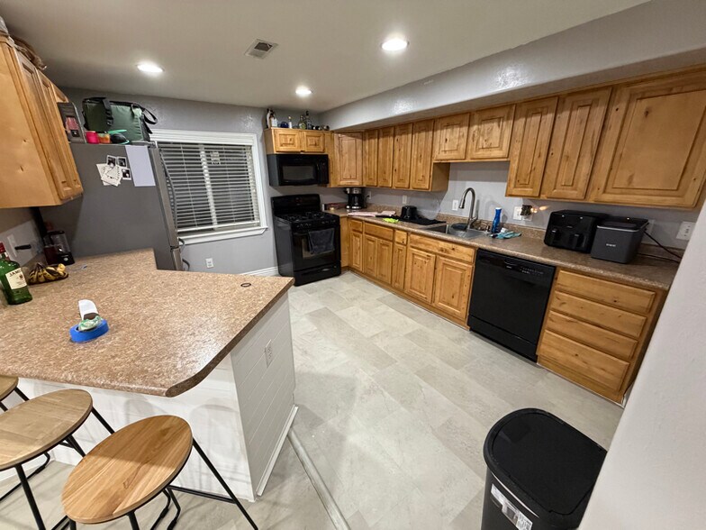 Building Photo - 7023 W Saw Timber Way