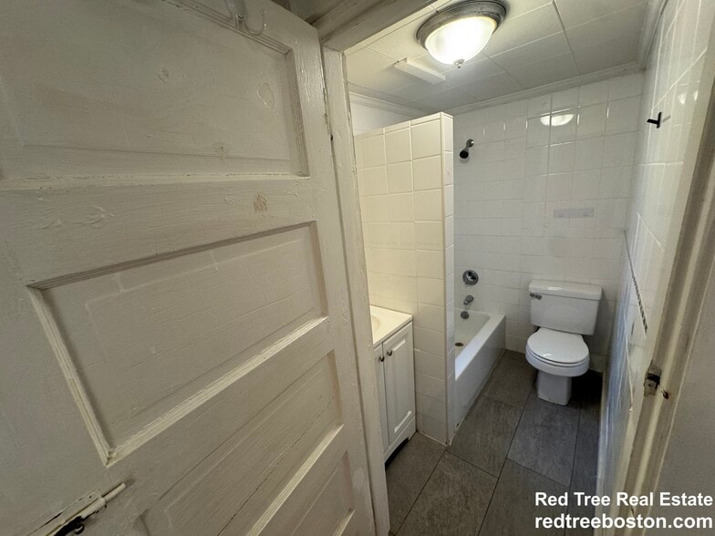 Building Photo - 1725 Commonwealth Ave