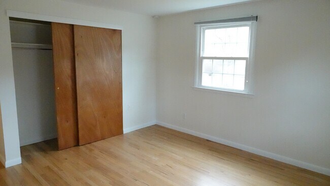 Building Photo - 593 Watford Ln