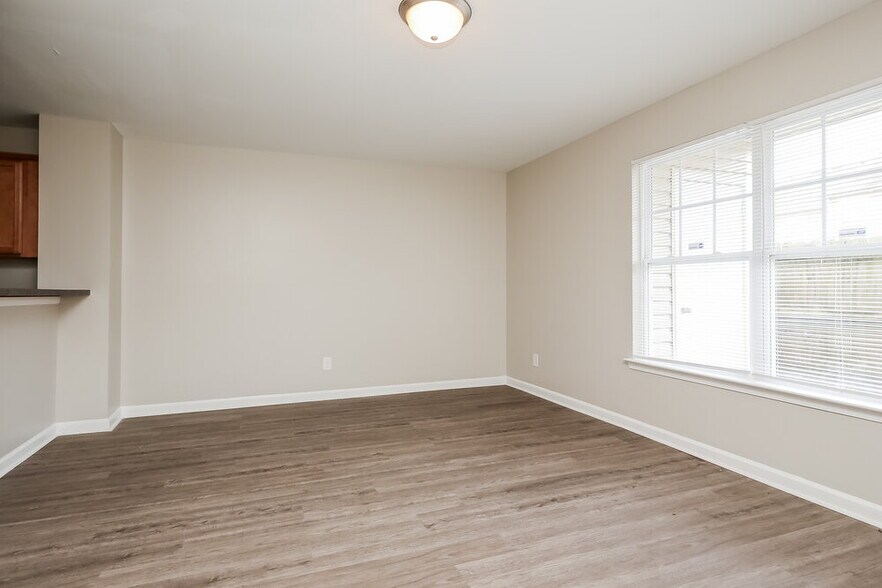 Building Photo - 8047 Logan Dr