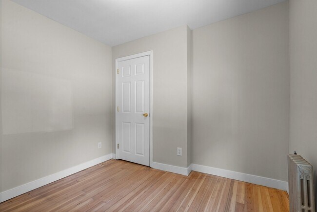 Building Photo - 144 Waverly Rd