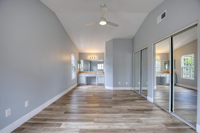Building Photo - 58 Country Club Cir