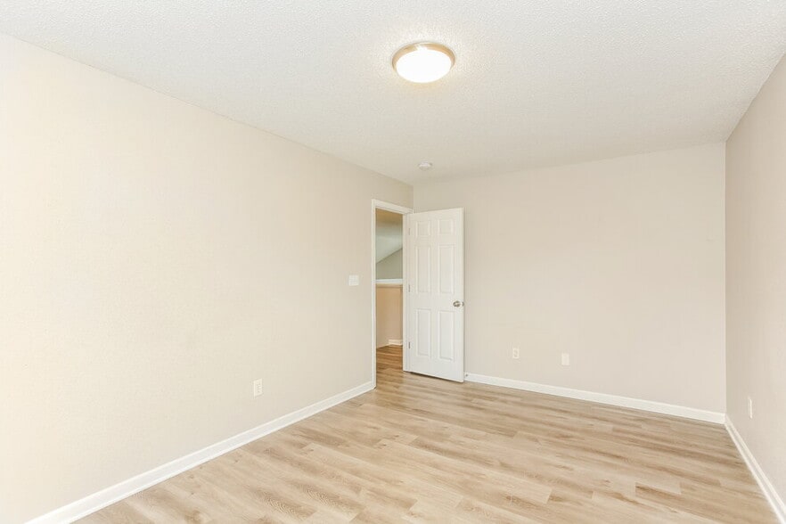 Building Photo - 109 Lockerbie Ln