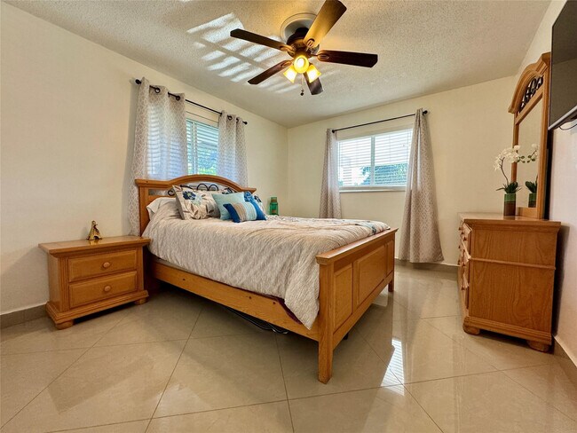 Building Photo - 481 W Tropical Way