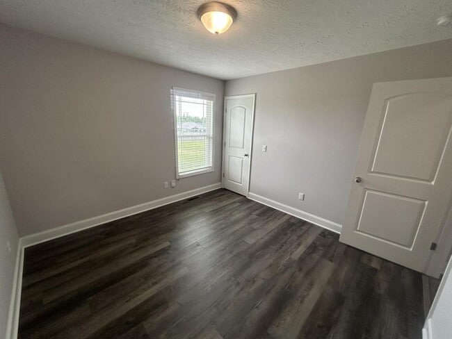 Building Photo - 482 Labrador Dr